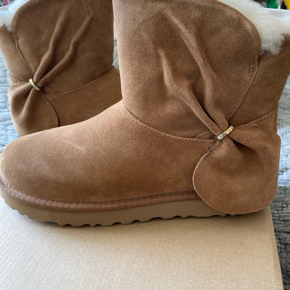 Ugg women Boots size 8 Classic Mini Twist Chesnut Brown Suede Fur